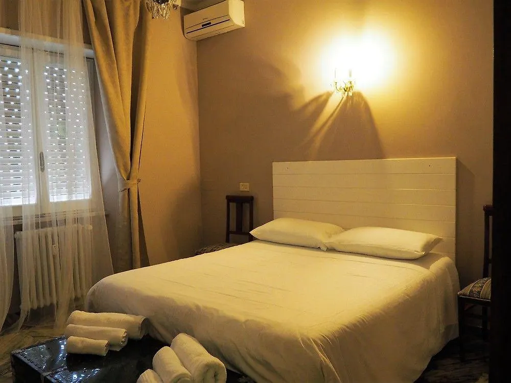 Bed & Breakfast Roma Talenti Breme B&B