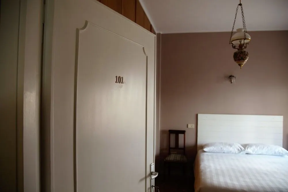 Bed & Breakfast Roma Talenti Breme B&B